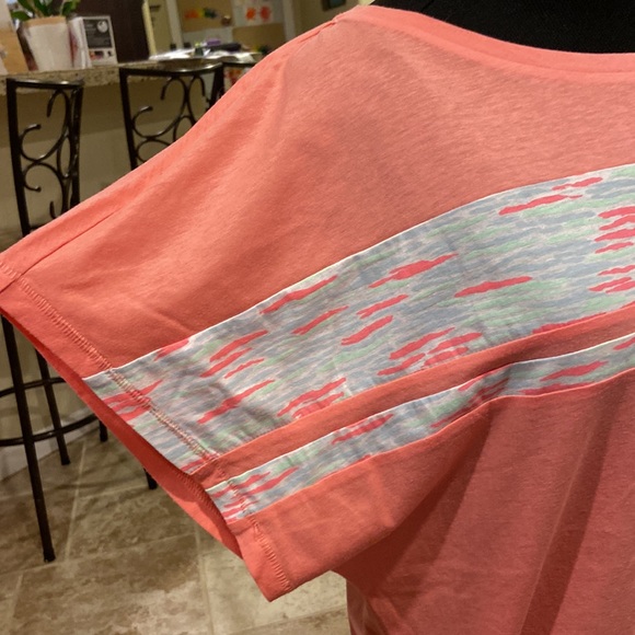 Woman’s PUMA top! 💞 - Picture 2 of 8